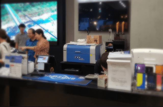 GCC Laser Engraver C180II Gives Customization Service in Samsung Galaxy Experience Store